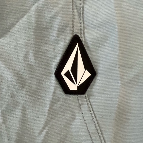 Volcom Swim/Hybrid Shorts - 10in size 34 - Picture 2 of 5